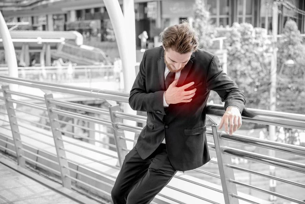 حمله قلبی | تفاوت بحرانی بین حمله قلبی و سوزش سر دل: چگونه تشخیص دهیم دکتر شاهرخ تقوی❤️ تصویر از علائم حمله قلبی و سوزش سر دل